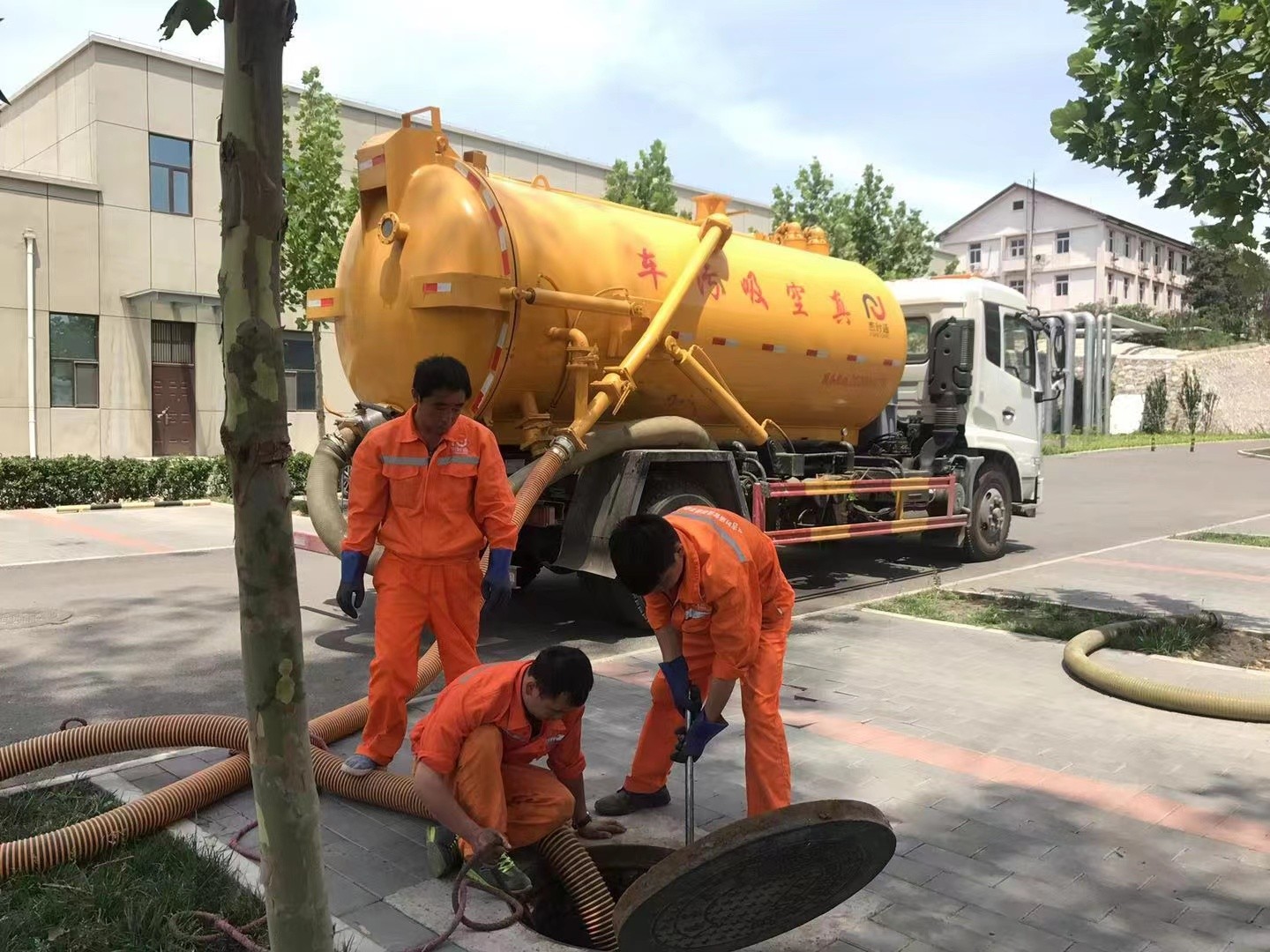 射阳化粪池清理与5-8吨吸粪车施工效率分析